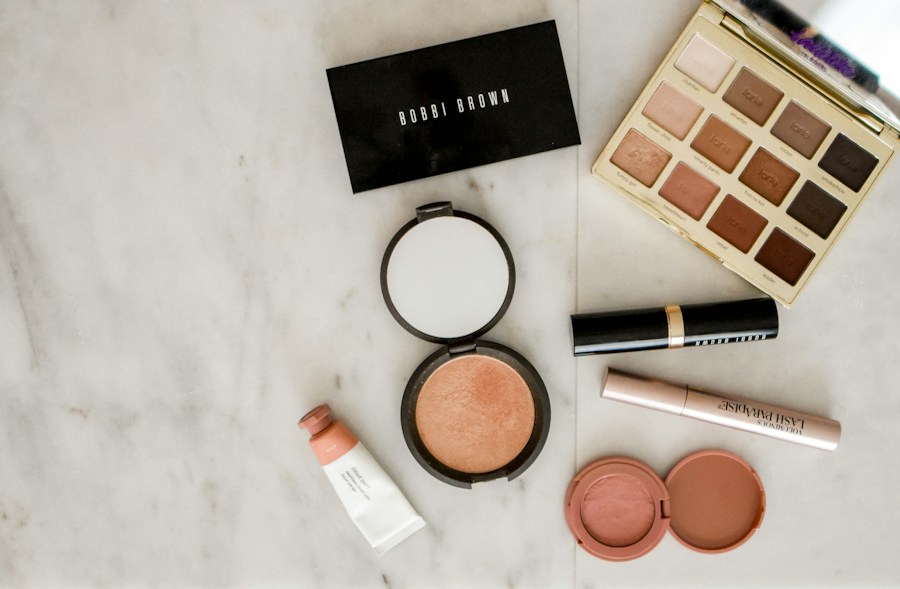 Palet makeup dan perlengkapan beauty